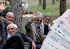 Emeklilere Bayram İkramiyesi O Tarihte Gündeme Gelecek!