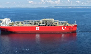 Türkiye’nin İlk Yüzer Gaz Üretim Platformu Osman Gazi, İstanbul Boğazı’ndan Karadeniz’e Uğurlanıyor