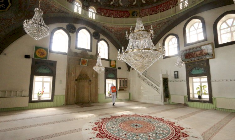 CAMİ'LER, AVM'LER VE MEYDANLARDA DEZENFEKTE EDİLİYOR