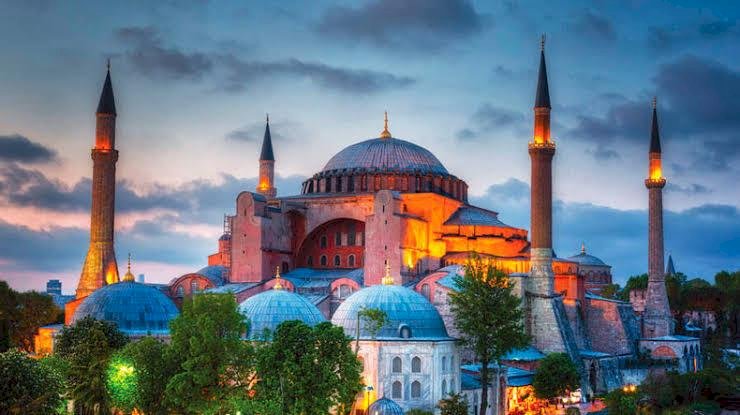 AYASOFYA'nın zincirleri kırıldı.KONSTANTİN düştü!