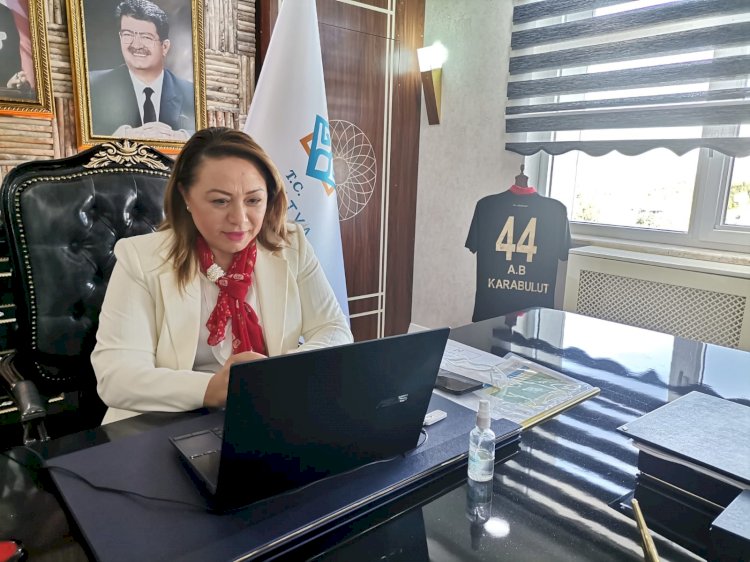 Rektör Karabulut, “Online eğitimde rol model uygulamalar geliştirdik”