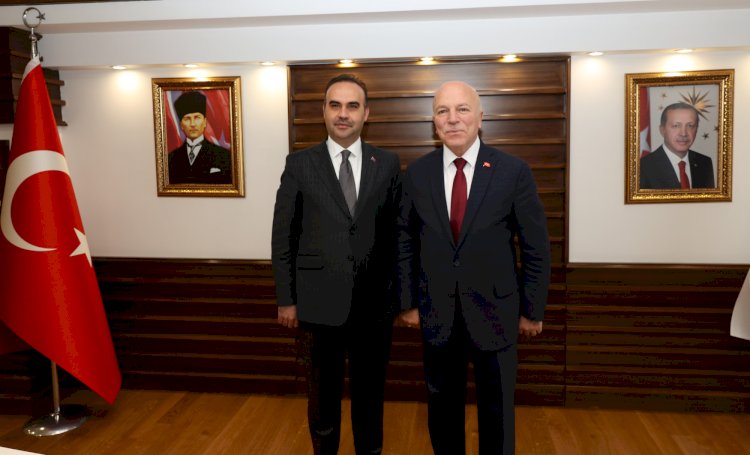 BAKAN KACIR’DAN BAŞKAN SEKMEN’E ÖVGÜ
