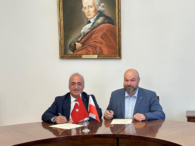 Rektör Çomaklı Yurda 9 İşbirliğiyle Döndü
