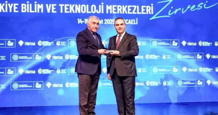 Bilim Erzurum, 'En Başarılı Bilim Merkezi' Ödülünü Kazandı