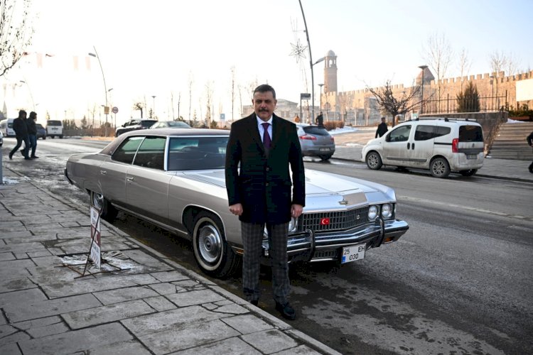 Vali Mustafa Çiftçi, Alparslan Türkeş’in Klasik Aracıyla Şehir Turu Attı