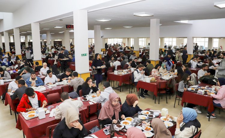 Atatürk Üniversitesi'nden Öğrencilere Ücretsiz İftar Yemeği