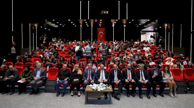 İletişim Fakültesinde 