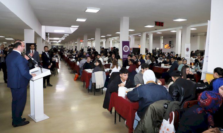 Rektör Hacımüftüoğlu, Ramazan Coşkusunu Öğrencilerle Birlikte Yaşadı