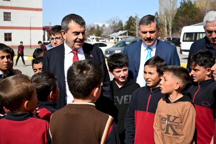 Millî Eğitim Bakanı Yusuf Tekin’den Sıddık Tivnikli Hafız İmam Hatip Ortaokulu’na Ziyaret
