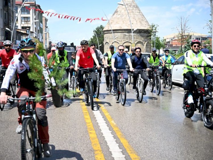 Vali Mustafa Çiftçi, Yeşilay Bisiklet Turu’nda Halkla Pedal Çevirdi