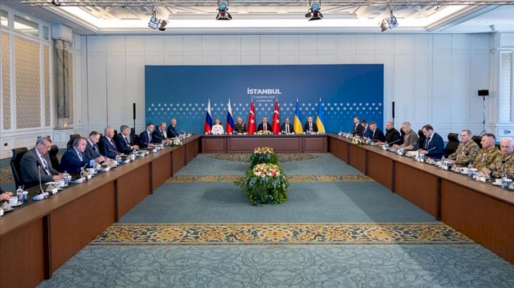 İstanbul’da Türkiye’nin Arabuluculuğunda Üçlü Barış Görüşmesi Gerçekleştirildi