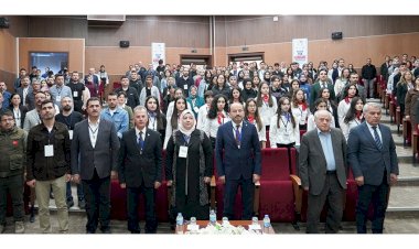 Fen Lisesi Öğrencileri ETÜ’de Düzenlenen Sempozyumda Buluştu