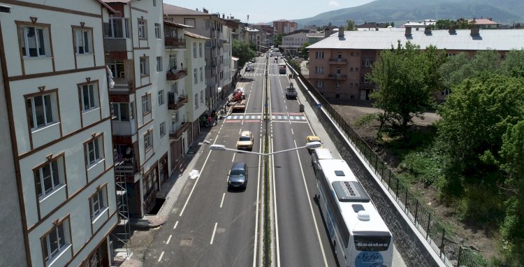 PALANDÖKEN CADDESİ'NE BÜYÜKŞEHİR ELİ DEĞDİ