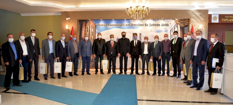 VALİ MEMİŞ MUHTARLARLA BULUŞTU